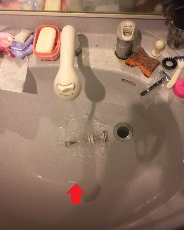 【水のトラブル】洗面所の詰まり除去作業①の画像