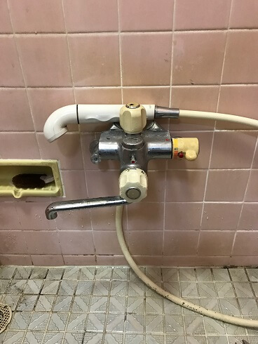 【水のトラブル】浴室蛇口交換作業①の画像