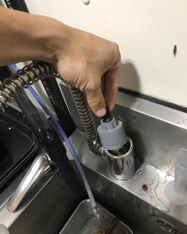 【水のトラブル】厨房水漏れ部品交換作業④の画像
