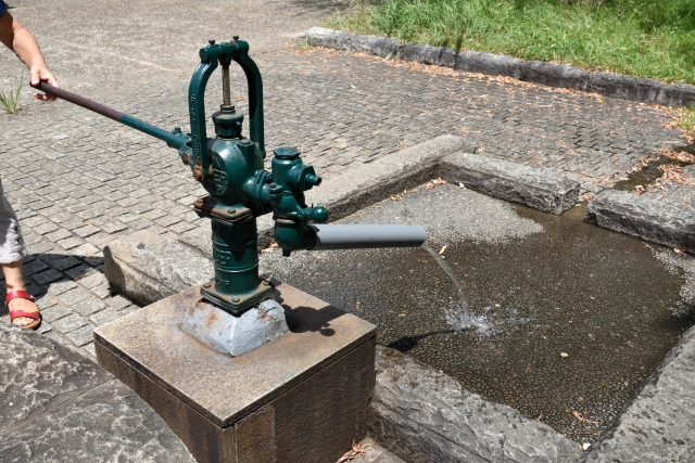 井戸水って何？井戸の重要性と井戸ポンプのメリット・デメリットなどを『住まい』のプロが詳しくご紹介します！ | 九州水道修理サービス お客様のお